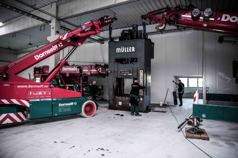 Autokrane Dornseiff Wetzlar Ac40 Und Elektromobilkran Halleneisatz Presse Aufrichten Betriebs Und Maschinenumzug (15 Von 16)